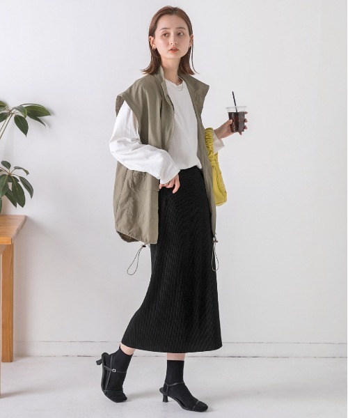 ad thie(アドティエ)の「後裾ラウンド ロングTシャツ(Tシャツ/カットソー・レディース・ベージュ/オフホワイト/モカ/チャコール/ブラック×ホワイト/ブラック・FREE)」の7枚目の写真