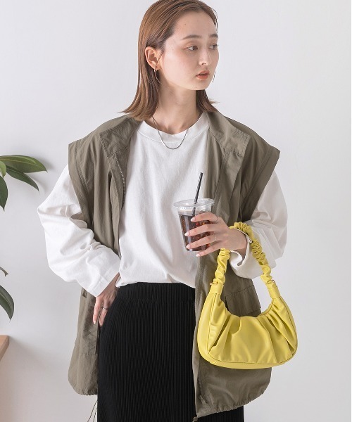 ad thie(アドティエ)の「後裾ラウンド ロングTシャツ(Tシャツ/カットソー・レディース・ベージュ/オフホワイト/モカ/チャコール/ブラック×ホワイト/ブラック・FREE)」の8枚目の写真