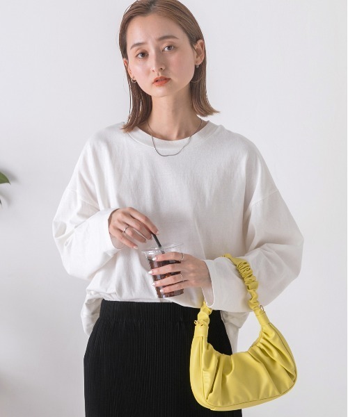 ad thie(アドティエ)の「後裾ラウンド ロングTシャツ(Tシャツ/カットソー・レディース・ベージュ/オフホワイト/モカ/チャコール/ブラック×ホワイト/ブラック・FREE)」の9枚目の写真