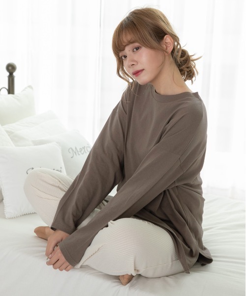 ad thie(アドティエ)の「後裾ラウンド ロングTシャツ(Tシャツ/カットソー・レディース・ベージュ/オフホワイト/モカ/チャコール/ブラック×ホワイト/ブラック・FREE)」の20枚目の写真