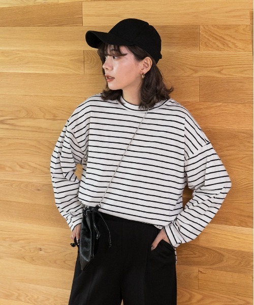 ad thie(アドティエ)の「後裾ラウンド ロングTシャツ(Tシャツ/カットソー・レディース・ベージュ/オフホワイト/モカ/チャコール/ブラック×ホワイト/ブラック・FREE)」の21枚目の写真