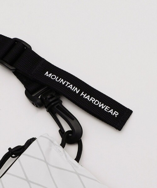 MOUNTAIN HARDWEAR（マウンテンハードウェアー）の「Mountain Hardwear/マウンテンハードウェア After Six Sacoche/アフターシックスサコッシュ（ショルダーバッグ・メンズ・ブラック/ホワイト・ONE SIZE）」の5枚目の写真