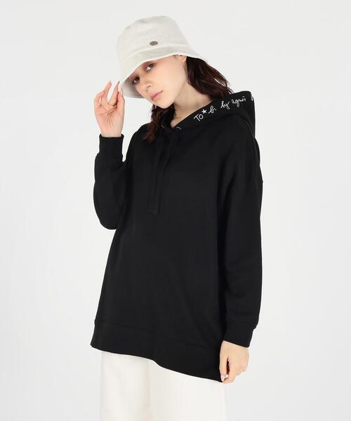 To b. by agnes b.（トゥービーバイアニエスベー）の「WU88 HOODIE ロゴボーイズフーディー（パーカー・レディース・ブラック・38/40）」の2枚目の写真