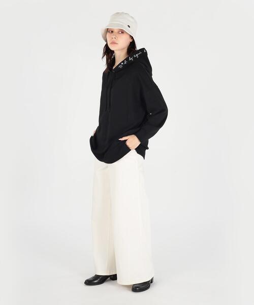 To b. by agnes b.（トゥービーバイアニエスベー）の「WU88 HOODIE ロゴボーイズフーディー（パーカー・レディース・ブラック・38/40）」の3枚目の写真
