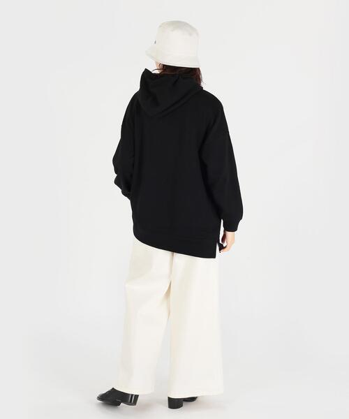 To b. by agnes b.（トゥービーバイアニエスベー）の「WU88 HOODIE ロゴボーイズフーディー（パーカー・レディース・ブラック・38/40）」の4枚目の写真