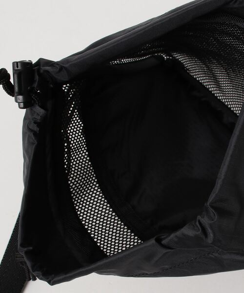 FREDRIK PACKERS（フレドリックパッカーズ）の「FREDRIK PACKERS / フレドリックパッカーズ / BELL SACK-S（ショルダーバッグ・レディース・ベージュ/ブラック・ONESIZE）」の5枚目の写真