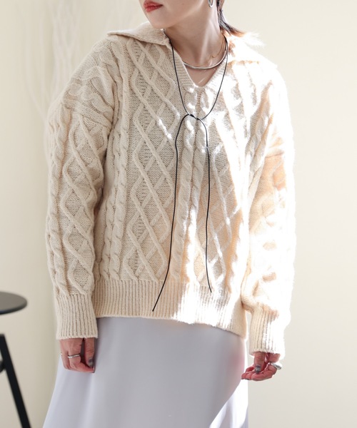 ULEULA（ウルア）の「キーネック襟付きニット（ニット/セーター・レディース・アイボリー/ブルー/ブラック・FREE）」の6枚目の写真