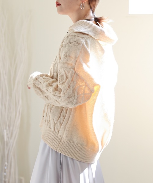 ULEULA（ウルア）の「キーネック襟付きニット（ニット/セーター・レディース・アイボリー/ブルー/ブラック・FREE）」の8枚目の写真