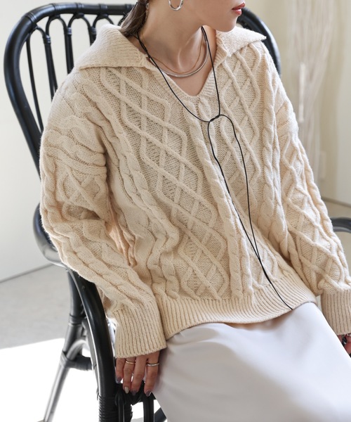 ULEULA（ウルア）の「キーネック襟付きニット（ニット/セーター・レディース・アイボリー/ブルー/ブラック・FREE）」の4枚目の写真