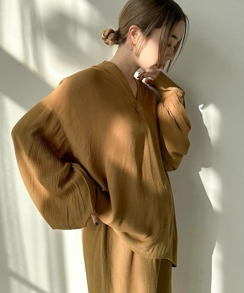 select MOCA by son(セレクトモカバイソン)の「キーネックボリュームスリーブオーバーブラウス(シャツ/ブラウス・レディース・ブラック/アイボリー/ライトグリーン/ブラウン・FREE)」の13枚目の写真