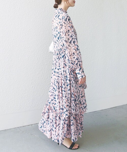 SHIPS（シップス）の「* 〈手洗い可能〉楊柳 フラワー プリント ティアード ワンピース 24SS ◇（ワンピース・レディース・ネイビー/グリーン・ONE SIZE）」の22枚目の写真