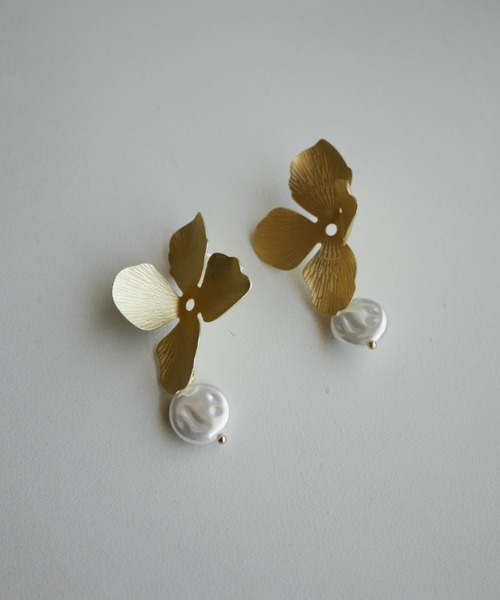 My shawty(マイシャウティー)の「gold flower pierce(ピアス(両耳用)・レディース・ゴールド・FREE)」の1枚目の写真
