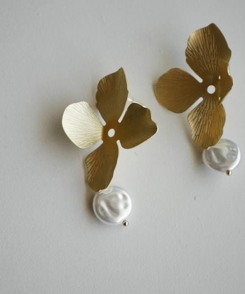 My shawty(マイシャウティー)の「gold flower pierce(ピアス(両耳用)・レディース・ゴールド・FREE)」の3枚目の写真