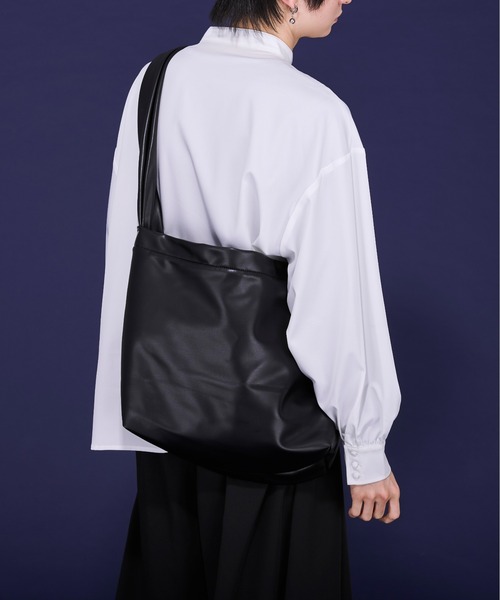 Ellno Loset(エルノロゼット)の「バインドショルダーバッグ(ショルダーバッグ・メンズ・ブラック・FREE)」の3枚目の写真