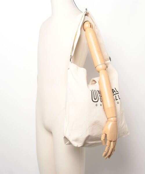 UNIVERSAL OVERALL(ユニバーサルオーバーオール)の「UNIVERSAL OVERALL SOUVENIR COTTON 2WAY TOTE(トートバッグ・メンズ・ホワイト/ブラック・FREE)」の4枚目の写真