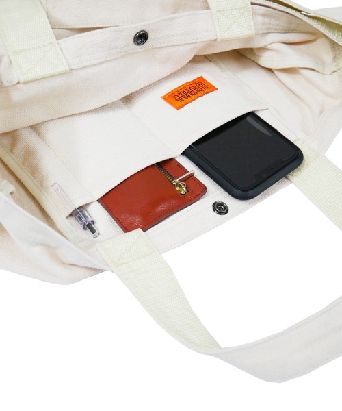 UNIVERSAL OVERALL(ユニバーサルオーバーオール)の「UNIVERSAL OVERALL SOUVENIR COTTON 2WAY TOTE(トートバッグ・メンズ・ホワイト/ブラック・FREE)」の7枚目の写真