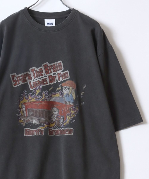MRU(エムアールユー)の「MRU/エムアール・ユー ヴィンテージライク ピグメント加工 オーバーサイズ ロック 半袖Tシャツ レディース メンズ(Tシャツ/カットソー・メンズ・ブラック/ブラック系その他/ブラウン系その他/モカ/ブラック系その他3/ブラック系その他2/ブラック系その他4/ブラック系その他6/ブラック系その他7/ブラック系その他5・M/L/XL)」の5枚目の写真