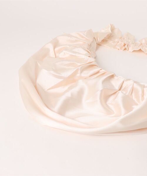 flower(フラワー)の「サテンシャーリングバッグ(ショルダーバッグ・レディース・アイボリー・FREE)」の4枚目の写真