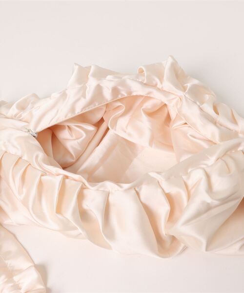 flower(フラワー)の「サテンシャーリングバッグ(ショルダーバッグ・レディース・アイボリー・FREE)」の3枚目の写真