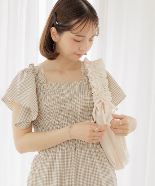 flower(フラワー)の「サテンシャーリングバッグ(ショルダーバッグ・レディース・アイボリー・FREE)」の6枚目の写真