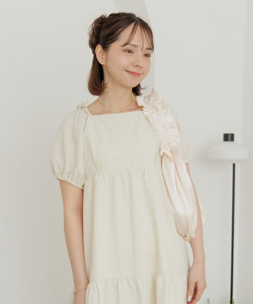 flower(フラワー)の「サテンシャーリングバッグ(ショルダーバッグ・レディース・アイボリー・FREE)」の8枚目の写真