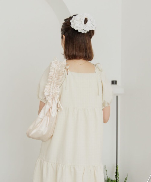 flower(フラワー)の「サテンシャーリングバッグ(ショルダーバッグ・レディース・アイボリー・FREE)」の9枚目の写真