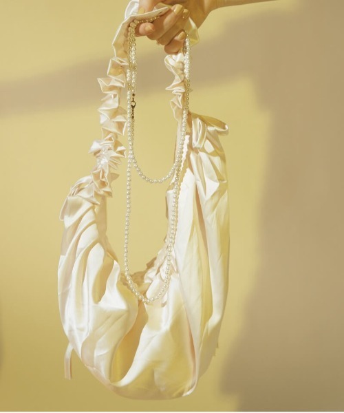 flower(フラワー)の「サテンシャーリングバッグ(ショルダーバッグ・レディース・アイボリー・FREE)」の14枚目の写真