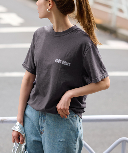FRAMeWORK（フレームワーク）の「BETTER THAN GOOD/ベターザングッド BTG GOOD BOOKS Tシャツ（Tシャツ/カットソー・レディース・ホワイト/チャコールグレー/ベージュ・FREE）」の17枚目の写真
