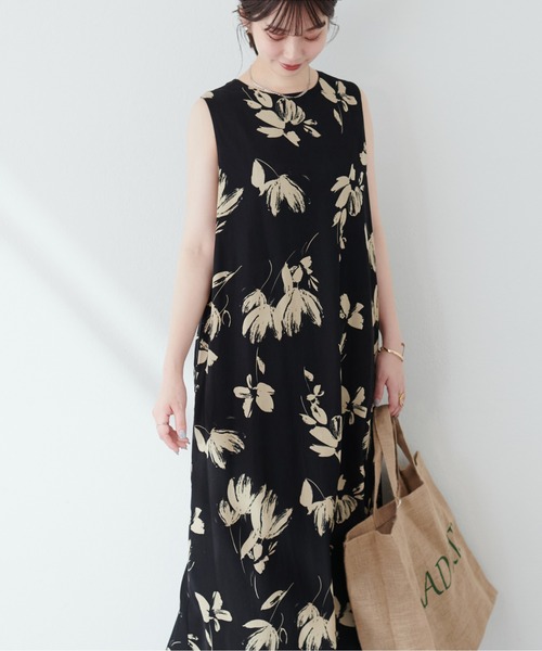 natural couture（ナチュラルクチュール）の「モノトーン花柄ノースリ