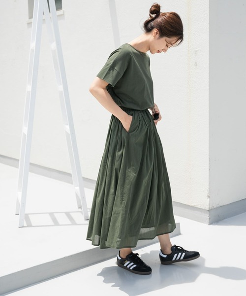 URBAN RESEARCH DOORS(アーバンリサーチドアーズ)の「コットンボイルドッキングギャザーワンピース(ワンピース・レディース・グリーン/グレー系その他/パープル/ネイビー・MEDIUM)」の5枚目の写真