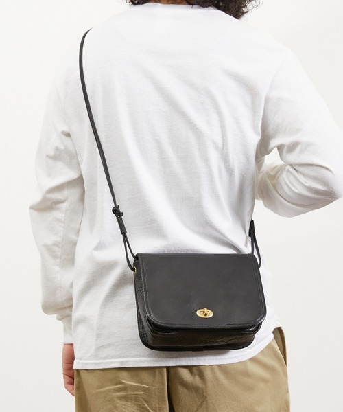 SLOW(スロウ)の「SLOW スロウ / bono-flapwidth shoulder bag フルベジタブルタンニングレザーショルダーバッグ ヌメ革ポシェット / 49S301KSA(ショルダーバッグ・メンズ・チョコ/ブラック・FREE)」の4枚目の写真
