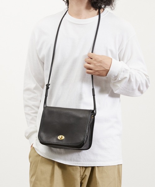 SLOW(スロウ)の「SLOW スロウ / bono-flapwidth shoulder bag フルベジタブルタンニングレザーショルダーバッグ ヌメ革ポシェット / 49S301KSA(ショルダーバッグ・メンズ・チョコ/ブラック・FREE)」の6枚目の写真