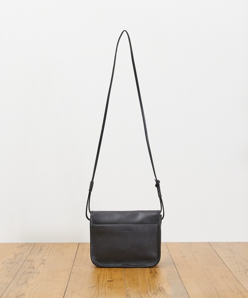 SLOW(スロウ)の「SLOW スロウ / bono-flapwidth shoulder bag フルベジタブルタンニングレザーショルダーバッグ ヌメ革ポシェット / 49S301KSA(ショルダーバッグ・メンズ・チョコ/ブラック・FREE)」の9枚目の写真