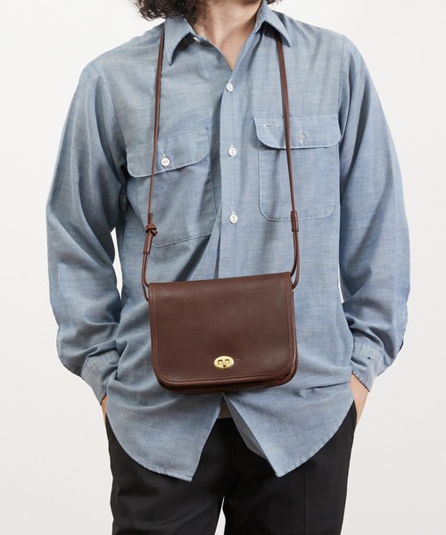 SLOW(スロウ)の「SLOW スロウ / bono-flapwidth shoulder bag フルベジタブルタンニングレザーショルダーバッグ ヌメ革ポシェット / 49S301KSA(ショルダーバッグ・メンズ・チョコ/ブラック・FREE)」の22枚目の写真