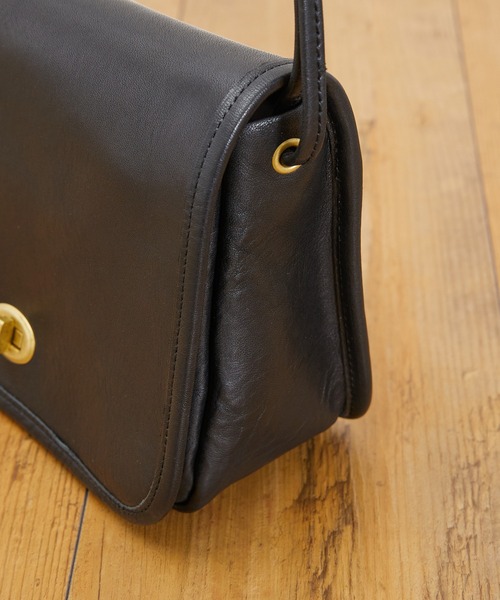 SLOW(スロウ)の「SLOW スロウ / bono-flapwidth shoulder bag フルベジタブルタンニングレザーショルダーバッグ ヌメ革ポシェット / 49S301KSA(ショルダーバッグ・メンズ・チョコ/ブラック・FREE)」の15枚目の写真