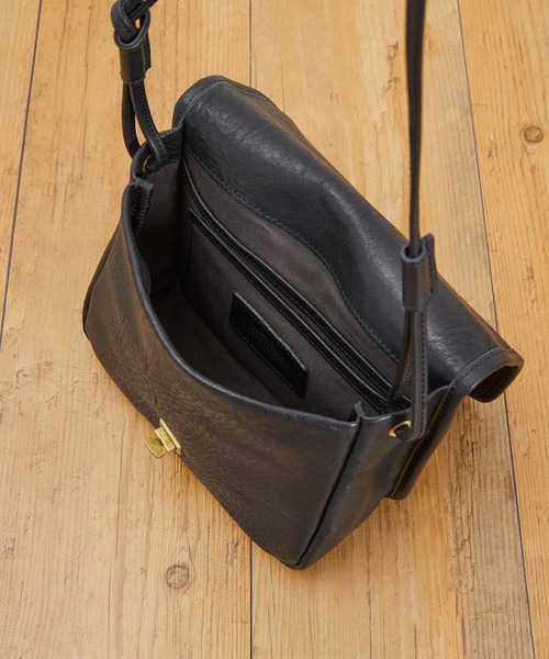 SLOW(スロウ)の「SLOW スロウ / bono-flapwidth shoulder bag フルベジタブルタンニングレザーショルダーバッグ ヌメ革ポシェット / 49S301KSA(ショルダーバッグ・メンズ・チョコ/ブラック・FREE)」の16枚目の写真