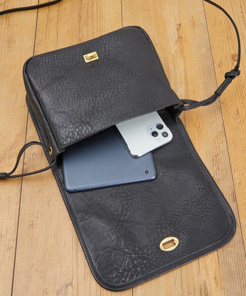 SLOW(スロウ)の「SLOW スロウ / bono-flapwidth shoulder bag フルベジタブルタンニングレザーショルダーバッグ ヌメ革ポシェット / 49S301KSA(ショルダーバッグ・メンズ・チョコ/ブラック・FREE)」の17枚目の写真