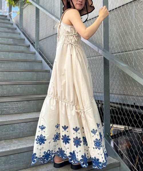 CIAOPANIC(チャオパニック)の「INDIA裾レースシャーリングフラワーキャミワンピース(ワンピース・レディース・パープル/ブラック/オフホワイト・FREE)」の3枚目の写真