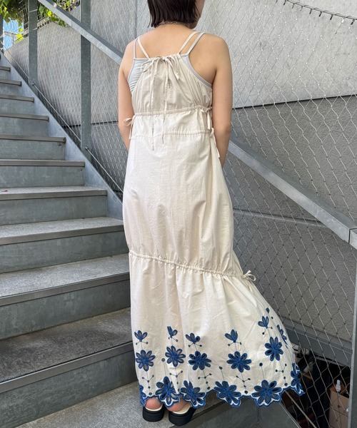 CIAOPANIC(チャオパニック)の「INDIA裾レースシャーリングフラワーキャミワンピース(ワンピース・レディース・パープル/ブラック/オフホワイト・FREE)」の12枚目の写真