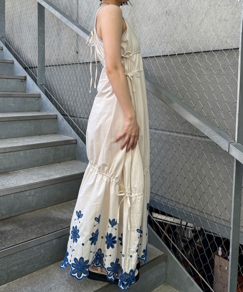 CIAOPANIC(チャオパニック)の「INDIA裾レースシャーリングフラワーキャミワンピース(ワンピース・レディース・パープル/ブラック/オフホワイト・FREE)」の11枚目の写真