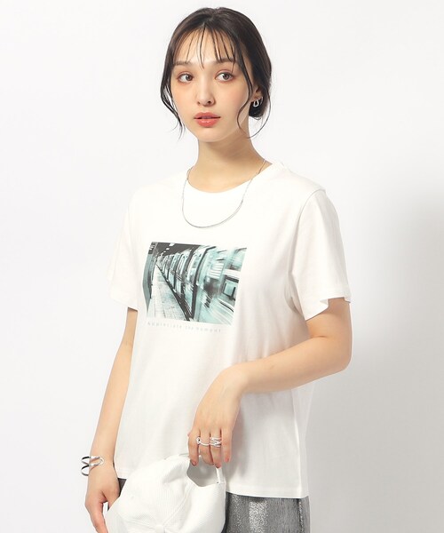 Cutie Blonde（キューティーブロンド）の「【洗える/プチプラ】プリントTシャツ（Tシャツ/カットソー・レディース・ベージュ系その他4/ホワイト系その他3/ホワイト系その他2/モスグリーン系3/ホワイト系その他5/ネイビー系5/チャコール/オレンジ系その他5/ブラック系6/ホワイト系その他6・02/03/04）」の3枚目の写真