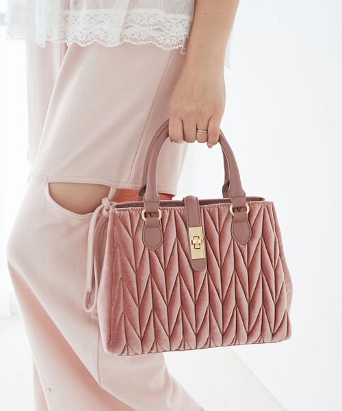 MAJESTIC LEGON（マジェスティックレゴン）の「クラシカルスクエアハンドバッグ（ショルダーバッグ・レディース・ピンク/キャメル/ブラック/アイボリー/グレイッシュベージュ/ボルドー/サックスブルー/ラベンダー/ブラウン/ピンク系その他・FREE）」の9枚目の写真