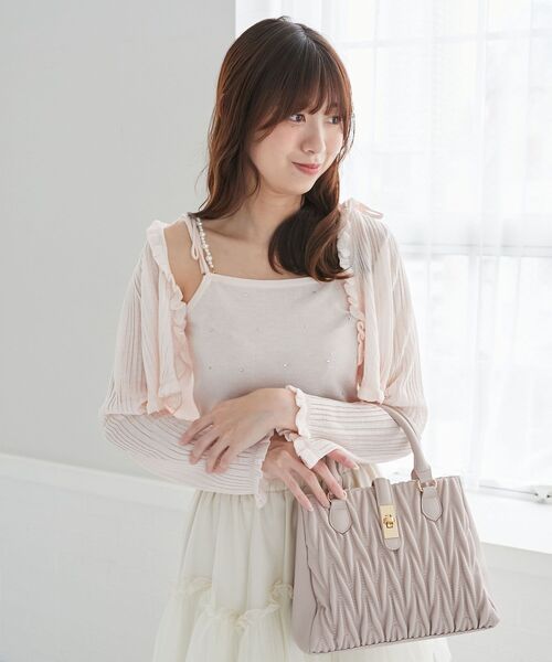 MAJESTIC LEGON（マジェスティックレゴン）の「クラシカルスクエアハンドバッグ（ショルダーバッグ・レディース・ピンク/キャメル/ブラック/アイボリー/グレイッシュベージュ/ボルドー/サックスブルー/ラベンダー/ブラウン/ピンク系その他・FREE）」の11枚目の写真
