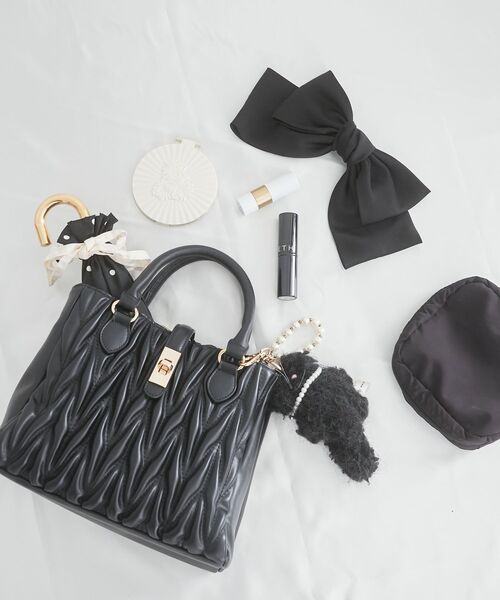 MAJESTIC LEGON(マジェスティックレゴン)の「クラシカルスクエアハンドバッグ(ショルダーバッグ・レディース・ピンク/キャメル/ブラック/アイボリー/グレイッシュベージュ/ボルドー/サックスブルー/ラベンダー/ブラウン/ピンク系その他・FREE)」の15枚目の写真