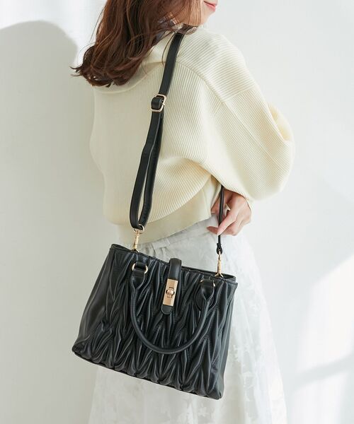 MAJESTIC LEGON(マジェスティックレゴン)の「クラシカルスクエアハンドバッグ(ショルダーバッグ・レディース・ピンク/キャメル/ブラック/アイボリー/グレイッシュベージュ/ボルドー/サックスブルー/ラベンダー/ブラウン/ピンク系その他・FREE)」の22枚目の写真