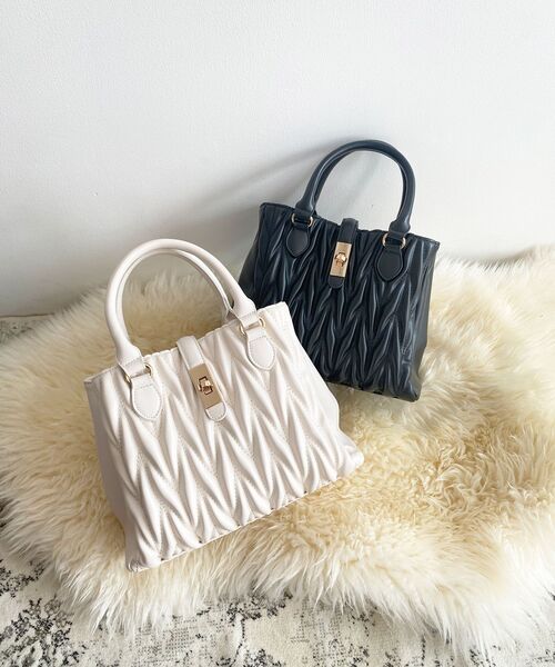 MAJESTIC LEGON（マジェスティックレゴン）の「クラシカルスクエアハンドバッグ（ショルダーバッグ・レディース・ピンク/キャメル/ブラック/アイボリー/グレイッシュベージュ/ボルドー/サックスブルー/ラベンダー/ブラウン/ピンク系その他・FREE）」の20枚目の写真