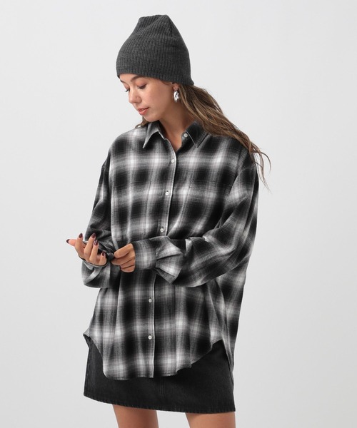 BAYFLOW（ベイフロー）の「[ヒップまでカバーできる]アソートチェックBIGシャツ（シャツ/ブラウス・レディース・ブラック/グリーン/エンジ/ベージュ・SMALL/MEDIUM）」の2枚目の写真