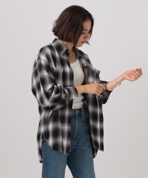 BAYFLOW（ベイフロー）の「[ヒップまでカバーできる]アソートチェックBIGシャツ（シャツ/ブラウス・レディース・ブラック/グリーン/エンジ/ベージュ・SMALL/MEDIUM）」の9枚目の写真