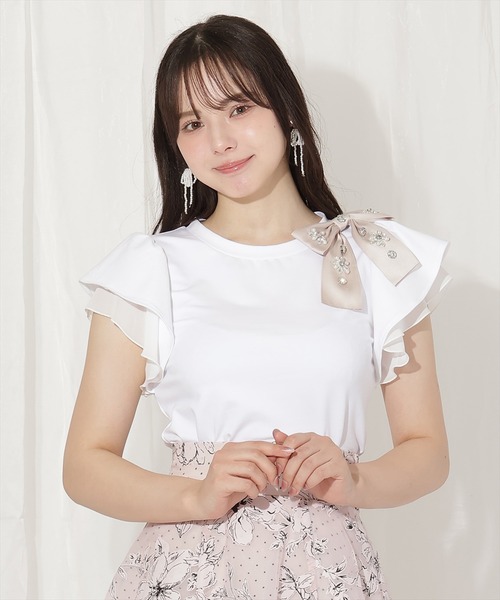 WILLSELECTION（ウィルセレクション）の「ビジューリボン付き袖フリルプルオーバー（Tシャツ/カットソー・レディース・ピンクベージュ/オフホワイト/ピンク・FREE）」の2枚目の写真