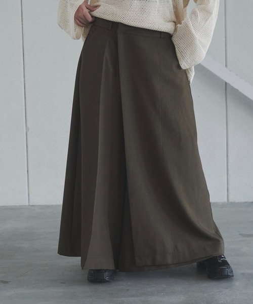 Utusiyo(ウツシヨ)の「wrap slacks 共鳴(スラックス・メンズ・ブラウン/ブラック・MEDIUM/LARGE)」の2枚目の写真